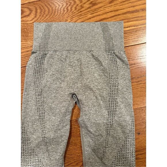 Seamless High-Waisted Leggings - Size Small - Picture 2 of 6